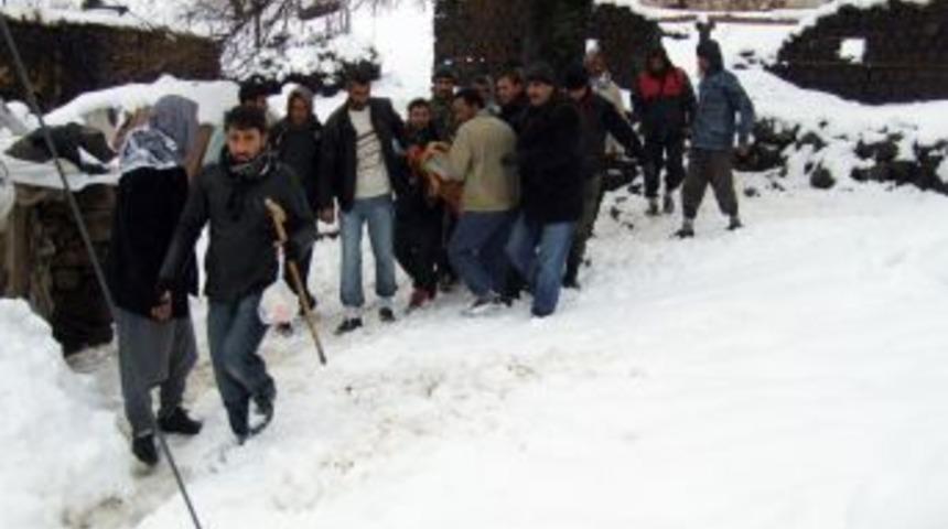 Kanser hastası, 4 saatlik &ccedil;alışma sonucu hastaneye kaldırıldı