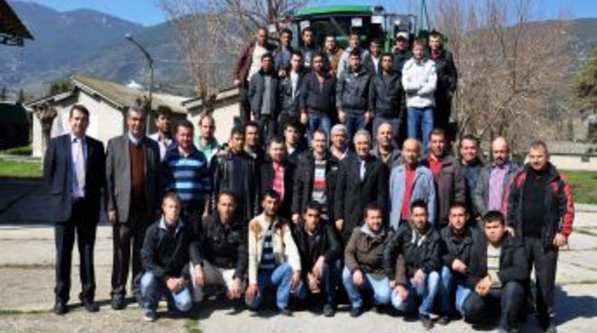 S&ouml;ke'de pamuk hasat makinesi operat&ouml;r&uuml; kursiyerleri belge aldı