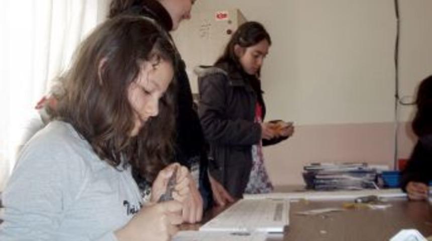 &Ccedil;ubuk'ta model u&ccedil;ak kursu a&ccedil;ıldı