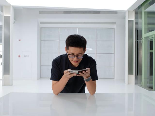 Yeni iPhone'u 10 bin kez katladı: İşte olanlar!