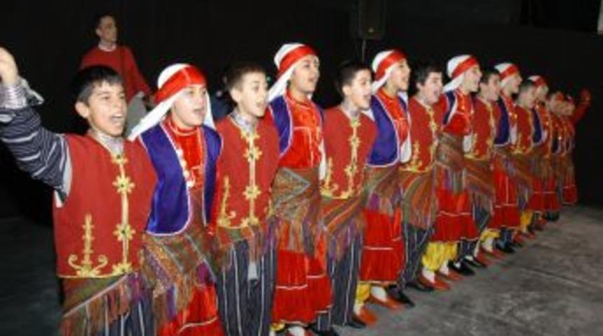 Mamak Belediyesi Halk Oyunları Ekibi yarışmalarda iddialı