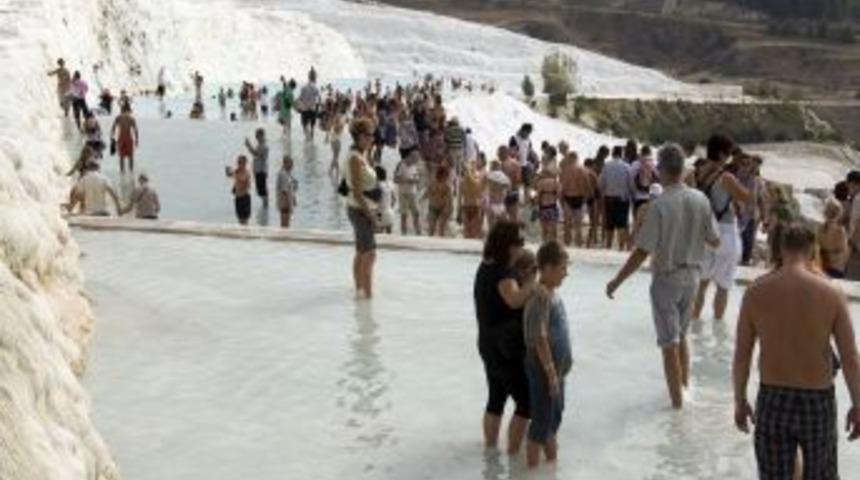 &lsquo;Pamukkale&rsquo;yi ziyaret eden turist sayısı Efes&rsquo;i ge&ccedil;ecek&rsquo;