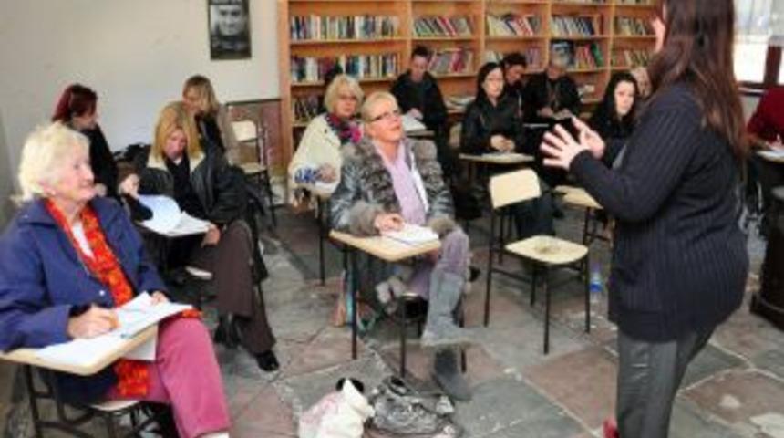 T&uuml;rk&ccedil;e &ouml;ğrenen yabancılar, g&ouml;zleme yaparak pratiğe d&ouml;k&uuml;yor