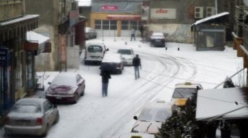 Kar Malatya&rsquo;yı rehin aldı