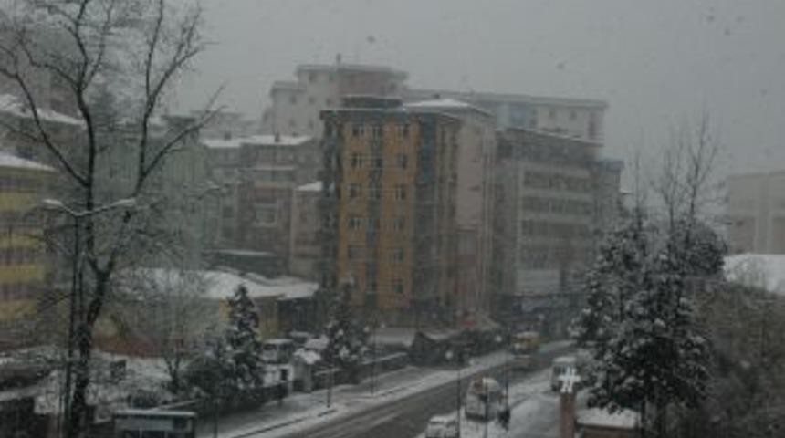 Rize beyaza b&uuml;r&uuml;nd&uuml;