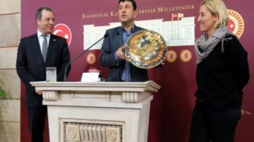 CHP&rsquo;li milletvekili Başbakan&rsquo;a &lsquo;şifa olsun&rsquo; diye Malatya kayısısı g&ouml;nderecek