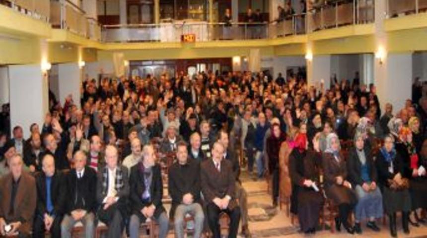 Başkan, yardımcısının da aday olduğu seçimi kaybetti