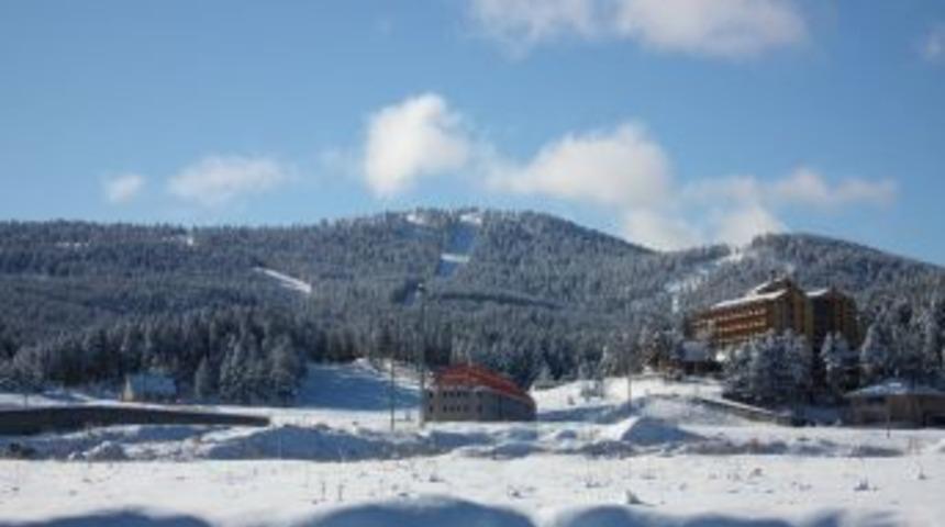 Sarıkamış'ta kar, 2,5 metreye ulaştı