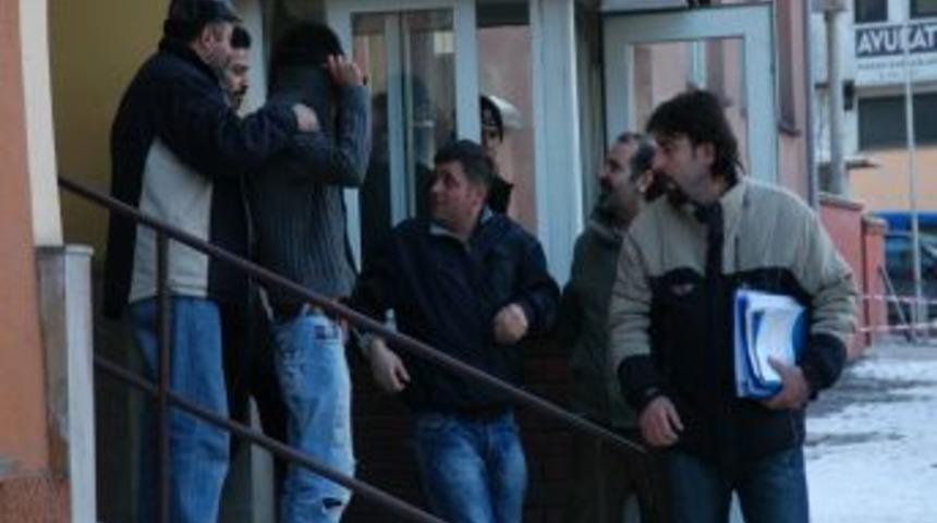 Yoksul ve kimsesizleri kullanarak 10 kişiyi dolandırdılar