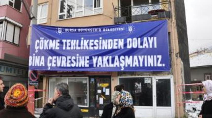 Çökme tehlikesi bulunan 7 katlı bina boşaltıldı