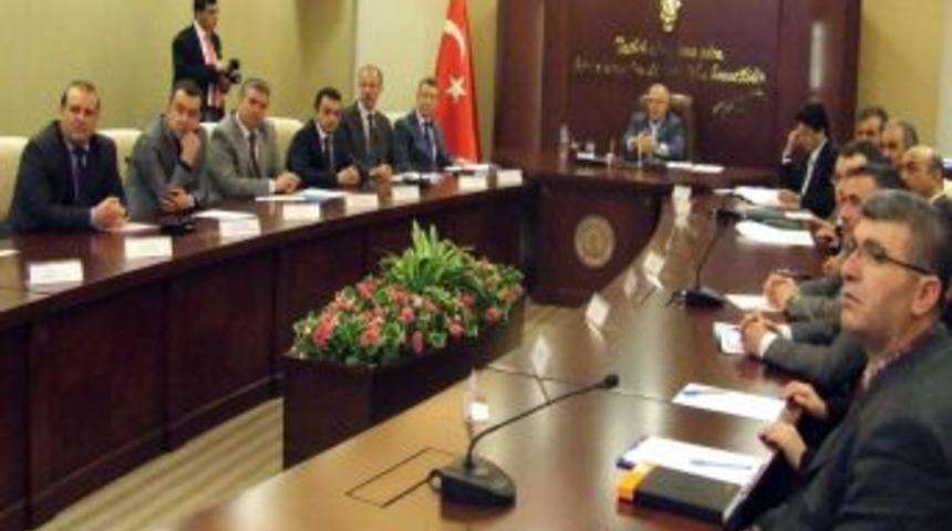 Vali Şent&uuml;rk: Eğitime her aman gereken &ouml;nemi veriyoruz