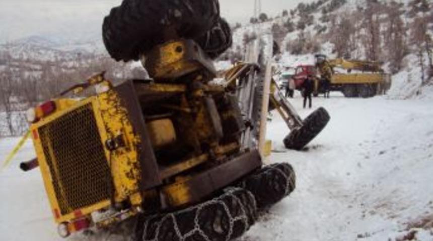 Malatya'da karla m&uuml;cadelede ekipleri &ouml;l&uuml;mden d&ouml;nd&uuml;