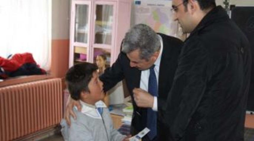 Kırşehir Sağlık M&uuml;d&uuml;rl&uuml;ğ&uuml;'nden, ilk&ouml;ğretim &ouml;ğrencilerine diş sağlığı eğitimi