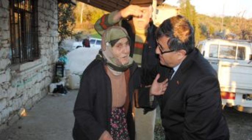 Kızılay &ccedil;adırları, evleri hasar g&ouml;ren ailelere teslim edildi