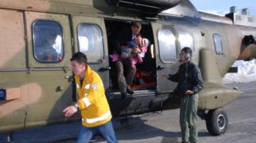 Doğuda asker ve 112 ekipleri kar-kış demeden hastalara ulaşıyor