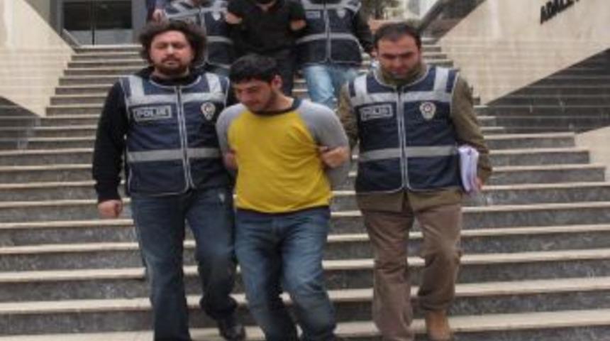 &Ccedil;aldığı altınları değerinde satabilmek i&ccedil;in kuyumcuda &ccedil;alışmış