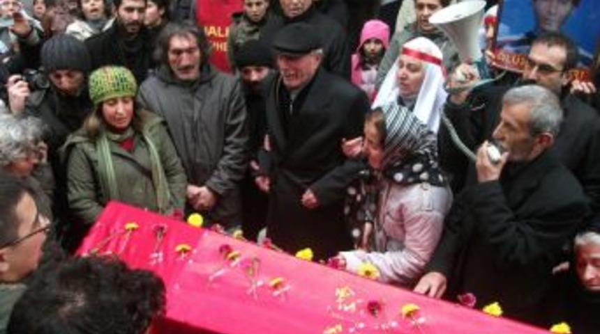 Toplu mezardan cesedi &ccedil;ıkartılan Yıldız toprağa verildi