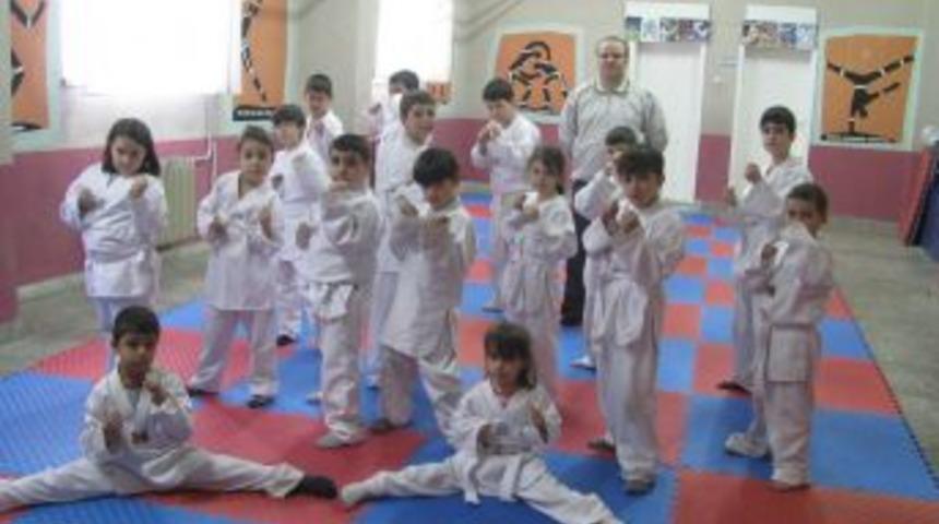 &Ouml;ğrenciler, tekvando sporu ile tanıştıktan sonra sanal oyunlardan uzaklaştı