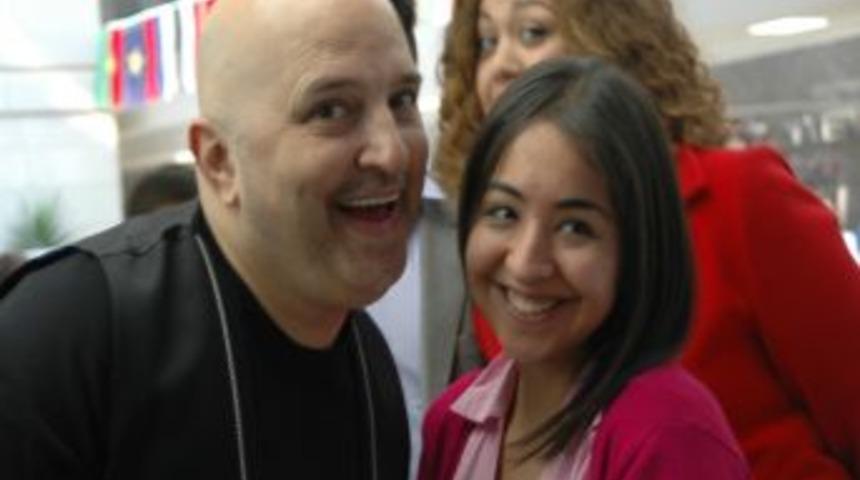 Gediz &Uuml;niversitesi komedyen Yavuz Se&ccedil;kin'i ağırladı