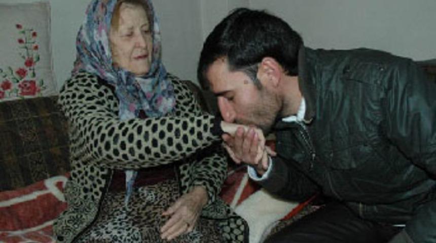 O kadın domuz bağıyla &ouml;d&uuml;r&uuml;ld&uuml;