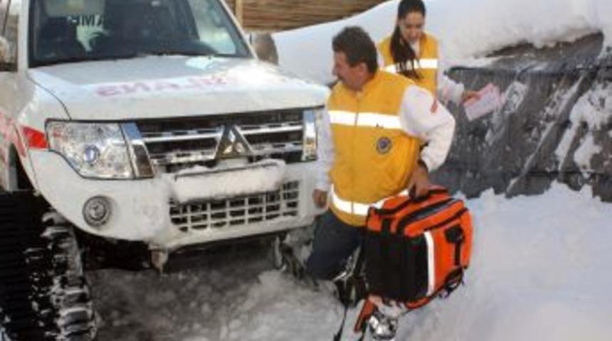 Hastaneye gidemeyen hastanın imdadına sağlık ekipleri yetişti