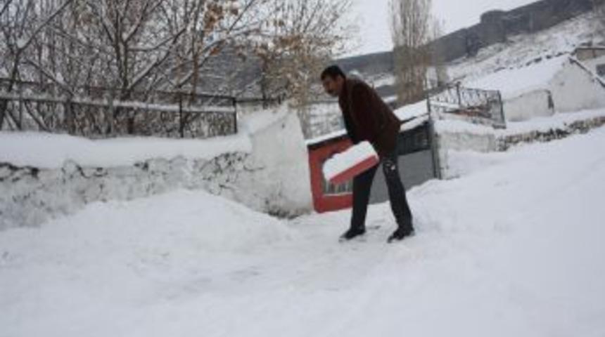 Kars'ta 208 k&ouml;y yolu ulaşıma kapalı