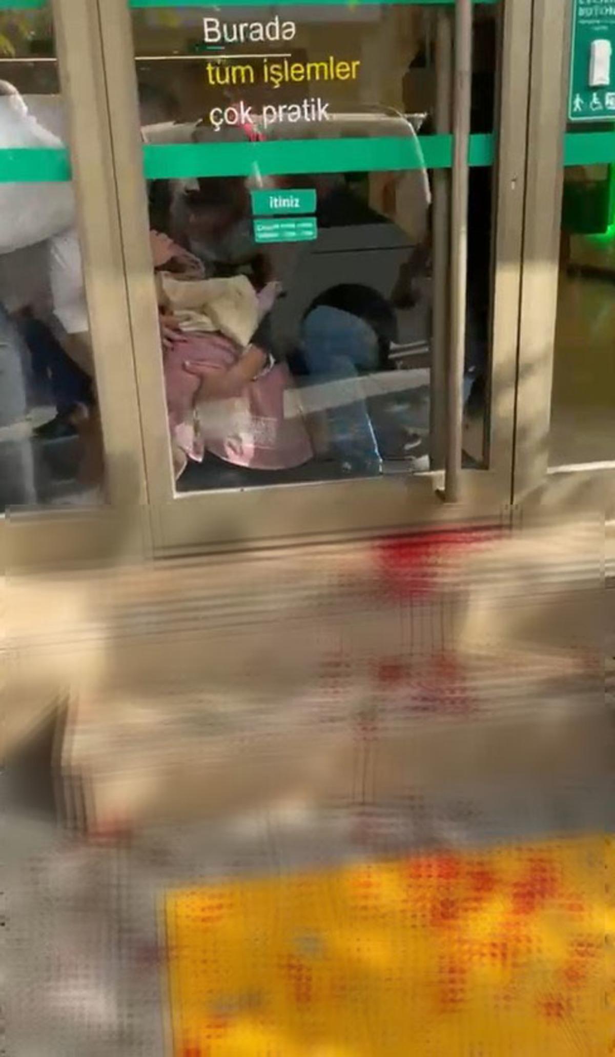 4 aylık hamile kadına tahrayla saldırdı! Bı&ccedil;aklanan kadın bankaya sığındı 4