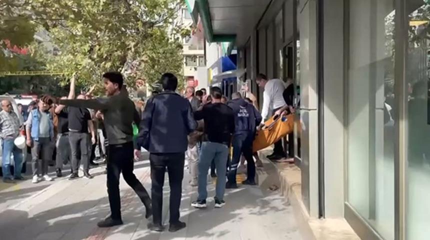 4 aylık hamile kadına tahrayla saldırdı! Bı&ccedil;aklanan kadın bankaya sığındı