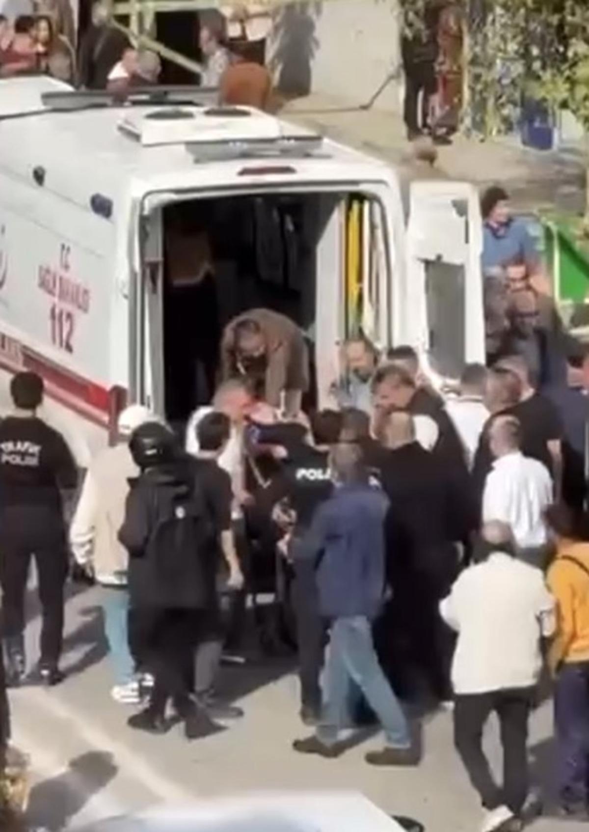 4 aylık hamile kadına tahrayla saldırdı! Bı&ccedil;aklanan kadın bankaya sığındı 1