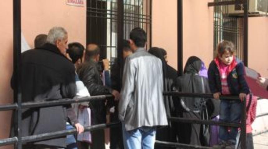 Cizre’de Genel Sağlık Sigortası dosyaları sokakta satılıyor