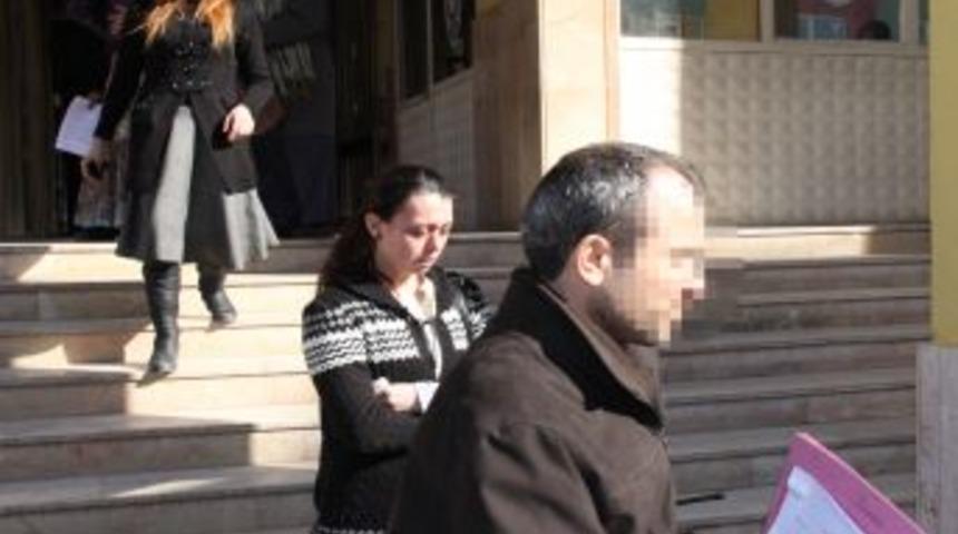 Soymak i&ccedil;in girdikleri evde polise yakalandılar