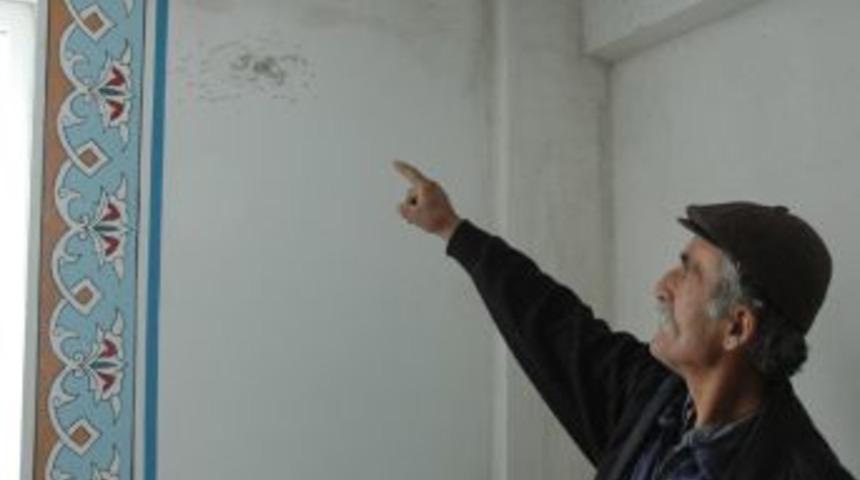 Nişanlısına laf atıldığını iddia edip, camiyi kurşunladı