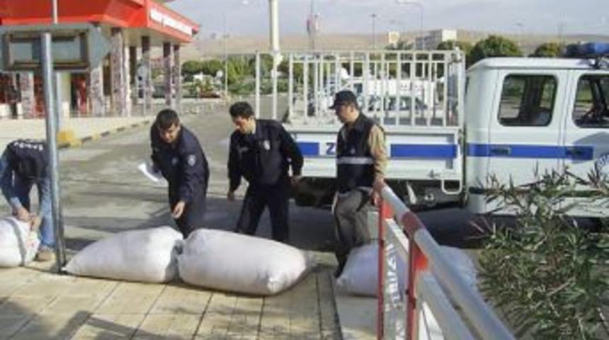 Zabıta, denetimlerde esnafı eğitiyor