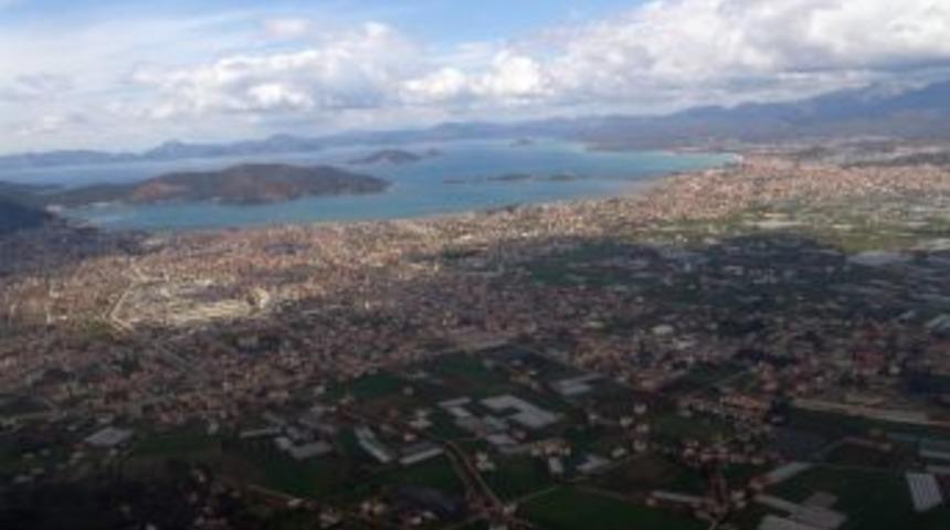 Fethiye, Muğla&rsquo;daki 7 il&ccedil;enin toplam n&uuml;fusuna sahip