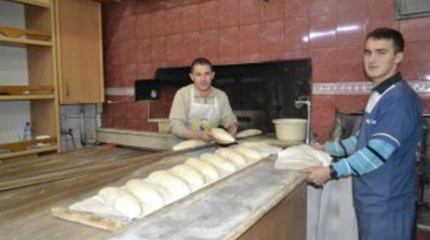 Yoğun kar yağışı ekmek satışını artırdı