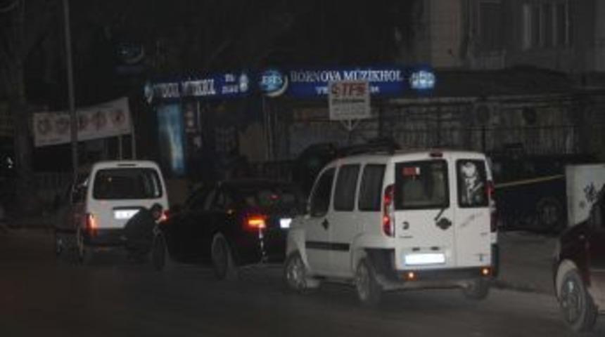 İzmir'de cinayet: 1 &ouml;l&uuml;