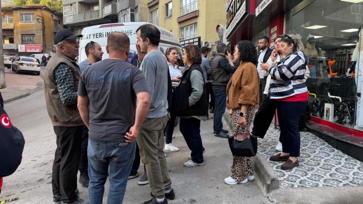 Zonguldak ta bina &ccedil;&ouml;kmesinin ardından tahliyeler s&uuml;r&uuml;yor: 28 daireli apartman boşaltıldı 2