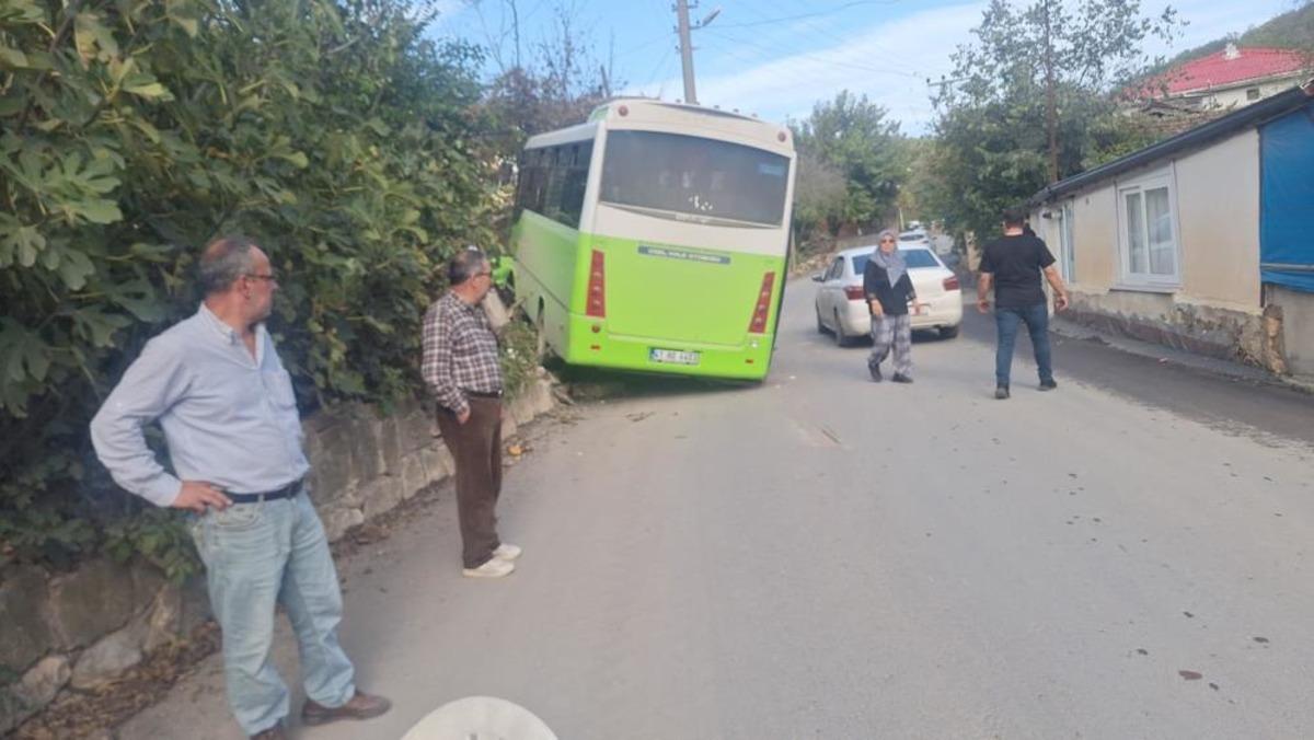 Kocaeli&rsquo;de &ouml;zel halk otob&uuml;s&uuml; duvara &ccedil;arptı: 10 yaralı 1