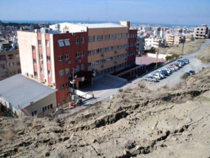 İskenderun�da, otoyol, ev ve okullar tehlike altında Hatay Haberleri