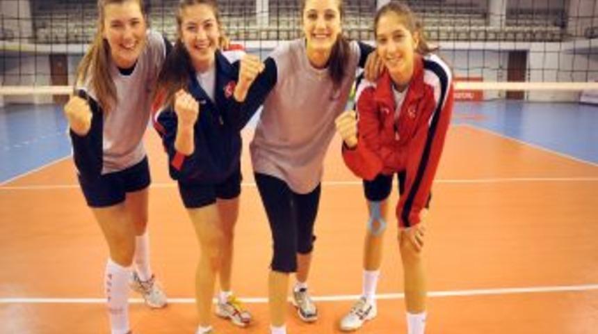 Gen&ccedil; voleybolcular: G&uuml;c&uuml;m&uuml;z&uuml; g&ouml;stermek istiyoruz