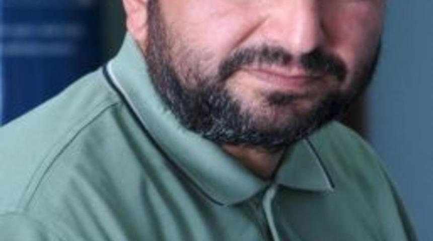 &ldquo;28 Şubat s&uuml;recinde subayların dindar eşlerini fotoğrafla belirliyorlardı"