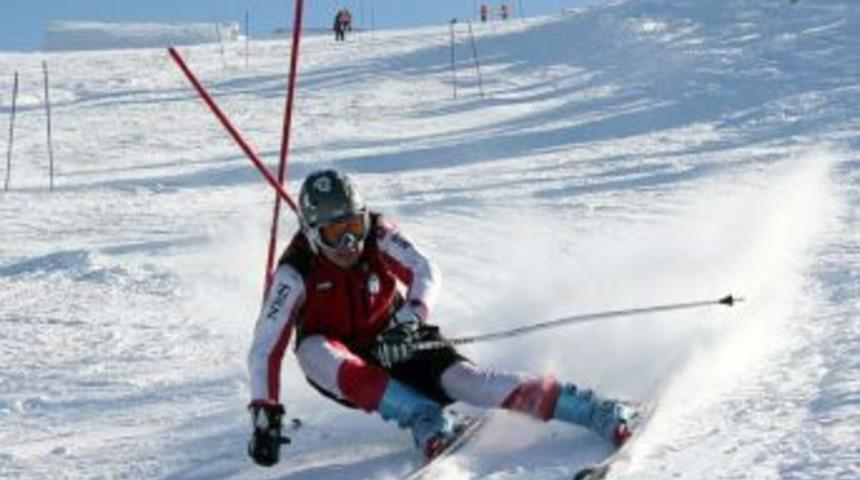 Celal S&ouml;nmez Spor Lisesi &ouml;ğrencisi T&uuml;rkiye şampiyonu oldu