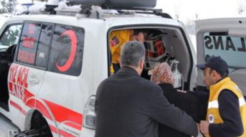 Hamile kadının imdadına, paletli kar amb&uuml;lansı yetişti