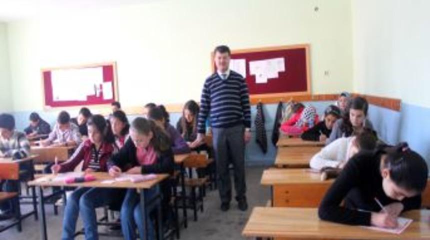 Serik'te seviye tespit sınavına b&uuml;y&uuml;k ilgi