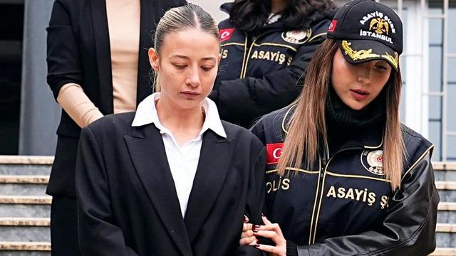Aleyna Kalaycıoğlu cezaevinden tahliye olduktan sonra ilk kez ortaya çıktı