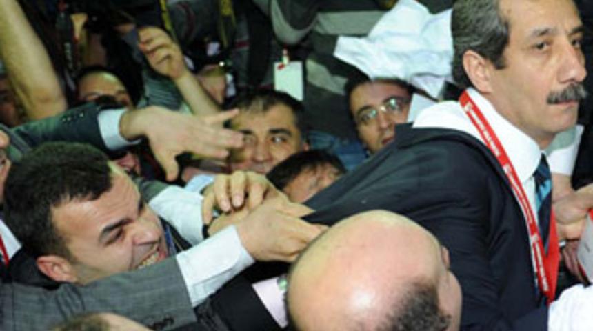 Kurultayda İsa G&ouml;k gerilimi