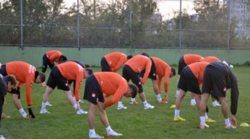 Adanaspor, G&uuml;ng&ouml;ren ma&ccedil;ı ile &ccedil;ıkışa ge&ccedil;mek istiyor