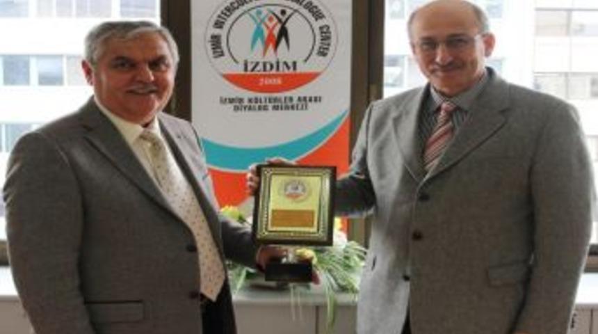 İZDİM&rsquo;de bayrak değişimi