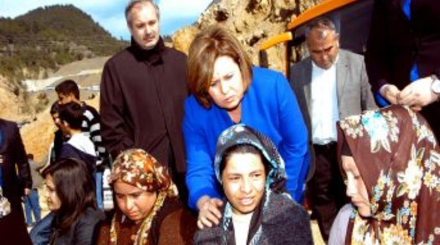 Milletvekilleri baraj sularında yakınlarını kaybeden ailelerin acısını paylaştı