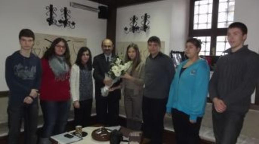 Yarı yıl tatilinde işaret diliyle tiyatro sahnelediler